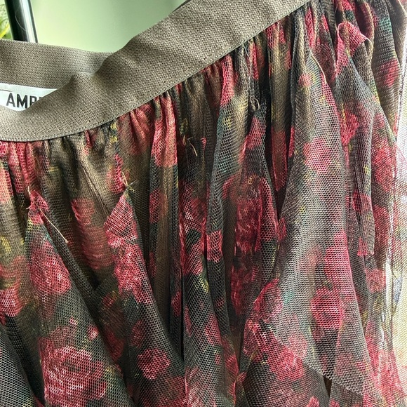 Chic Asymmetrical Black and Pink Skirt - Picture 3 of 8